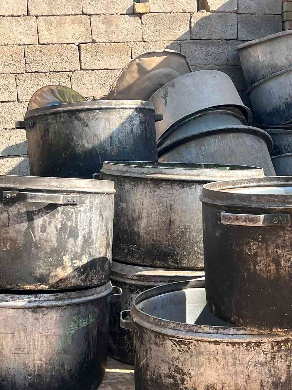 سلام عليكم خوان هل مواكب يوجد الدينه غراض  مستعمله ميوزه 30ميز كراسي130 ميوزه مستطيله40 طبله اخضر شيخلي 100 جدوره ثقيل اابو العراوي 15  *********** الرقم تصل بيك خير ودلل

