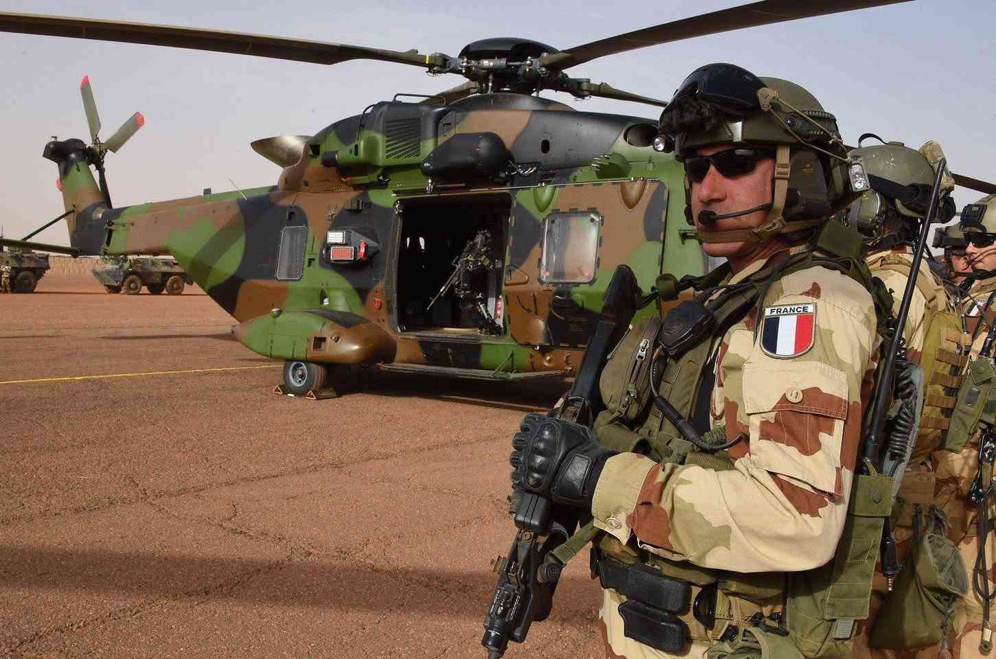 بدلات الجيش الفرنسي قياس مديم ولارج مدينة الصدر اعتذر عن التوصيل ***********
