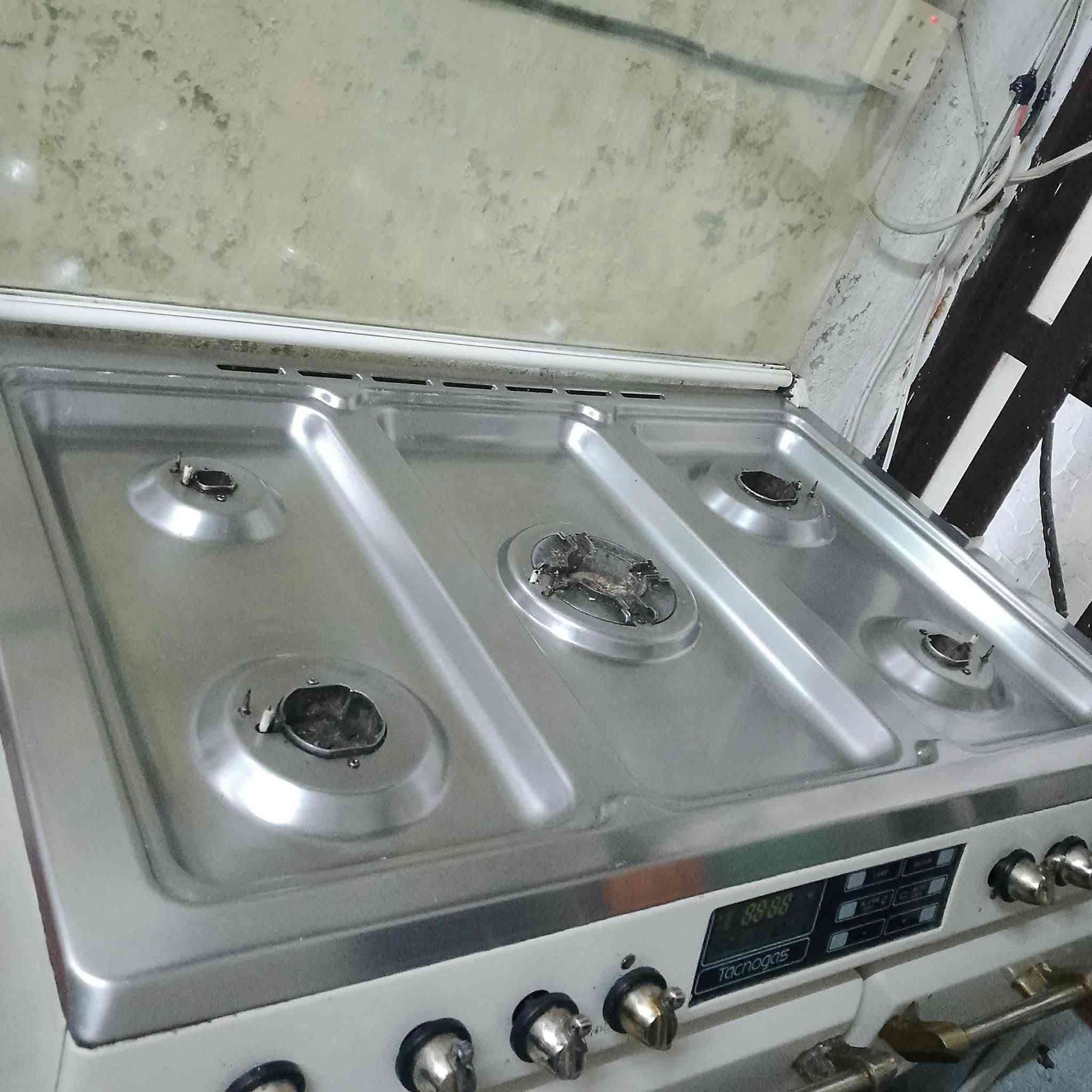 طباخ شغال حجم كبير للبيع بي مايكرو واوفن كهربائي وفرن غازي السعر ١٥٠ وبي مجال العنوان البلديات


**إذا كنت صاحب هذا الإعلان وتريد حذفه لأي سبب، رجاءا أرسل رسالة إلى الدعم الفني**