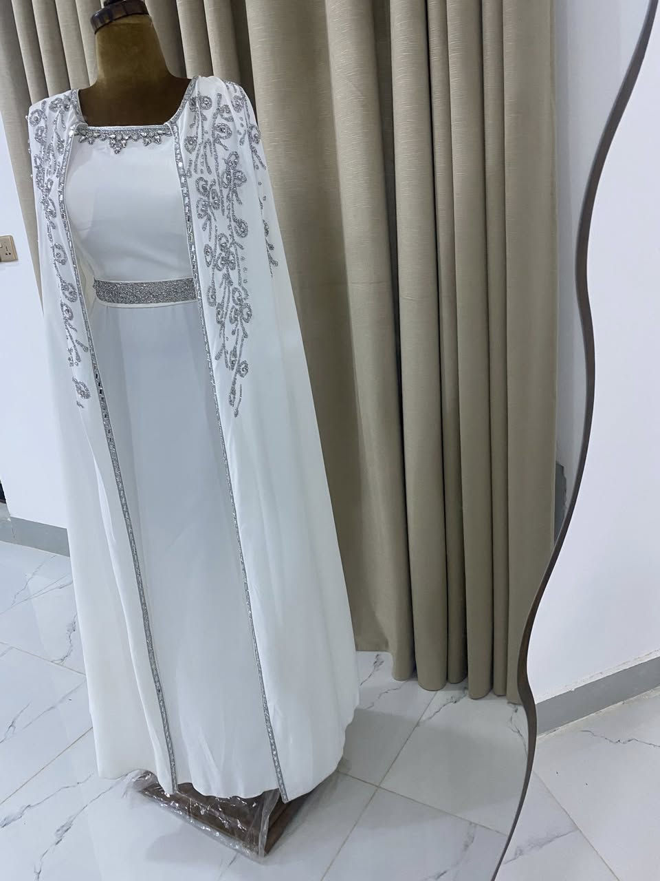 مرحبا بنات
عندي فستان عقد قياس 42
اشتريته ومالبسته ولامره
يعني جديددد 
اخذته ب٧٠ الف
أبيعه ب ٥٠ والسعر قفل


**إذا كنت صاحب هذا الإعلان وتريد حذفه لأي سبب، رجاءا أرسل رسالة إلى الدعم الفني**