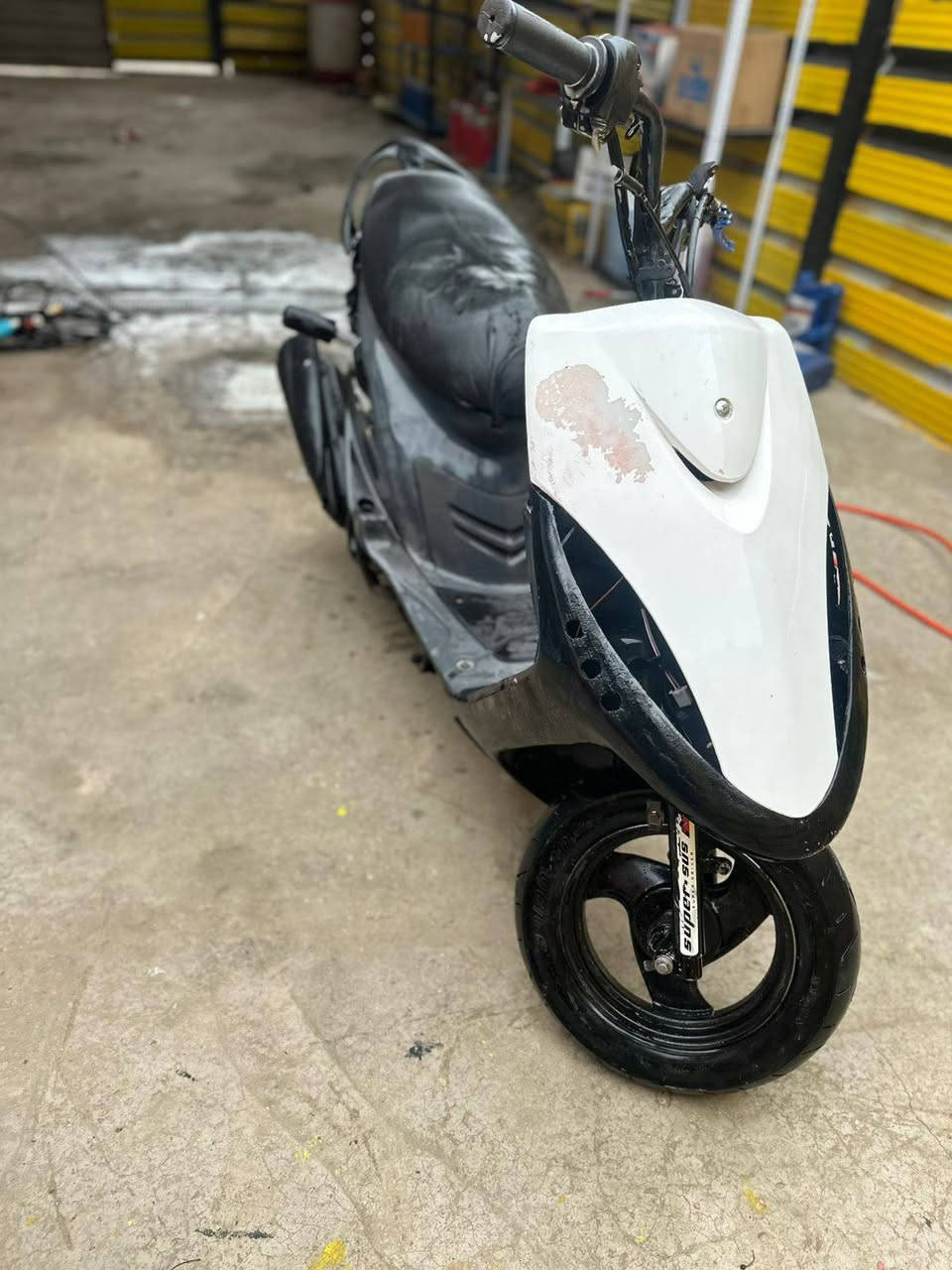 سلام عليكم
ماكس عدله مال لعب 
بوشه 55 بيه سستم
صلانصه fm 
دبل خلفي رياضي 
كلجات رياضي
سعر ب350 وبيه مجال مكان بغداد زعفرانيه 
***********
