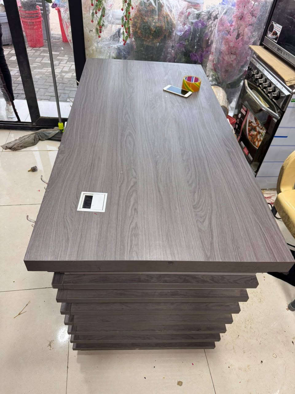 بسم الله الرحمن الرحيم
ميز hdf نظافه ٨٠/١٠٠
السعر ١٤٠  ***********
العزيزيه الشباب نزلت السفينه
