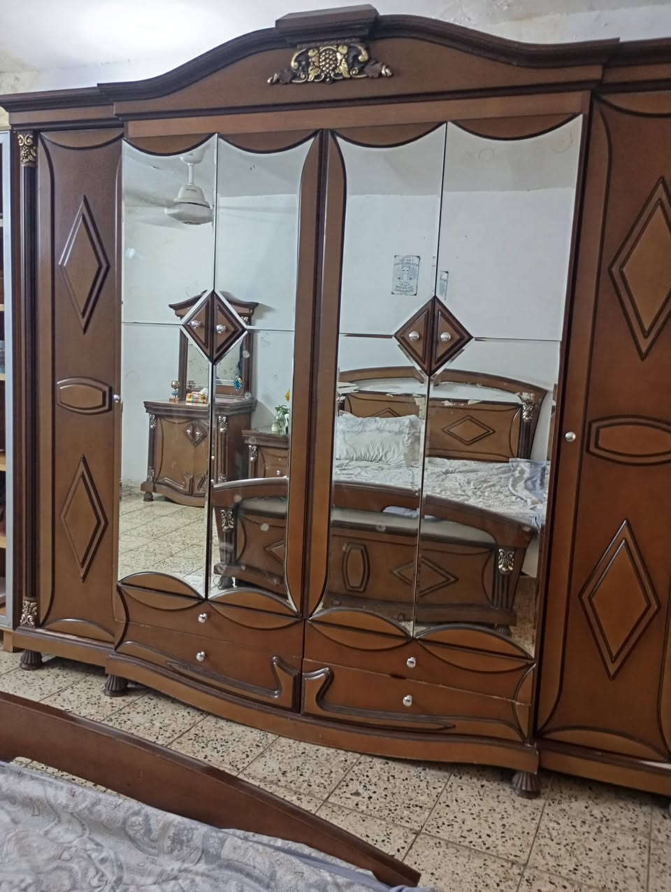 غرفه 6قطع ايطالي نظيفه اي كسرمابيهاسعر 500مكان ابوغريب موبايل ***********

