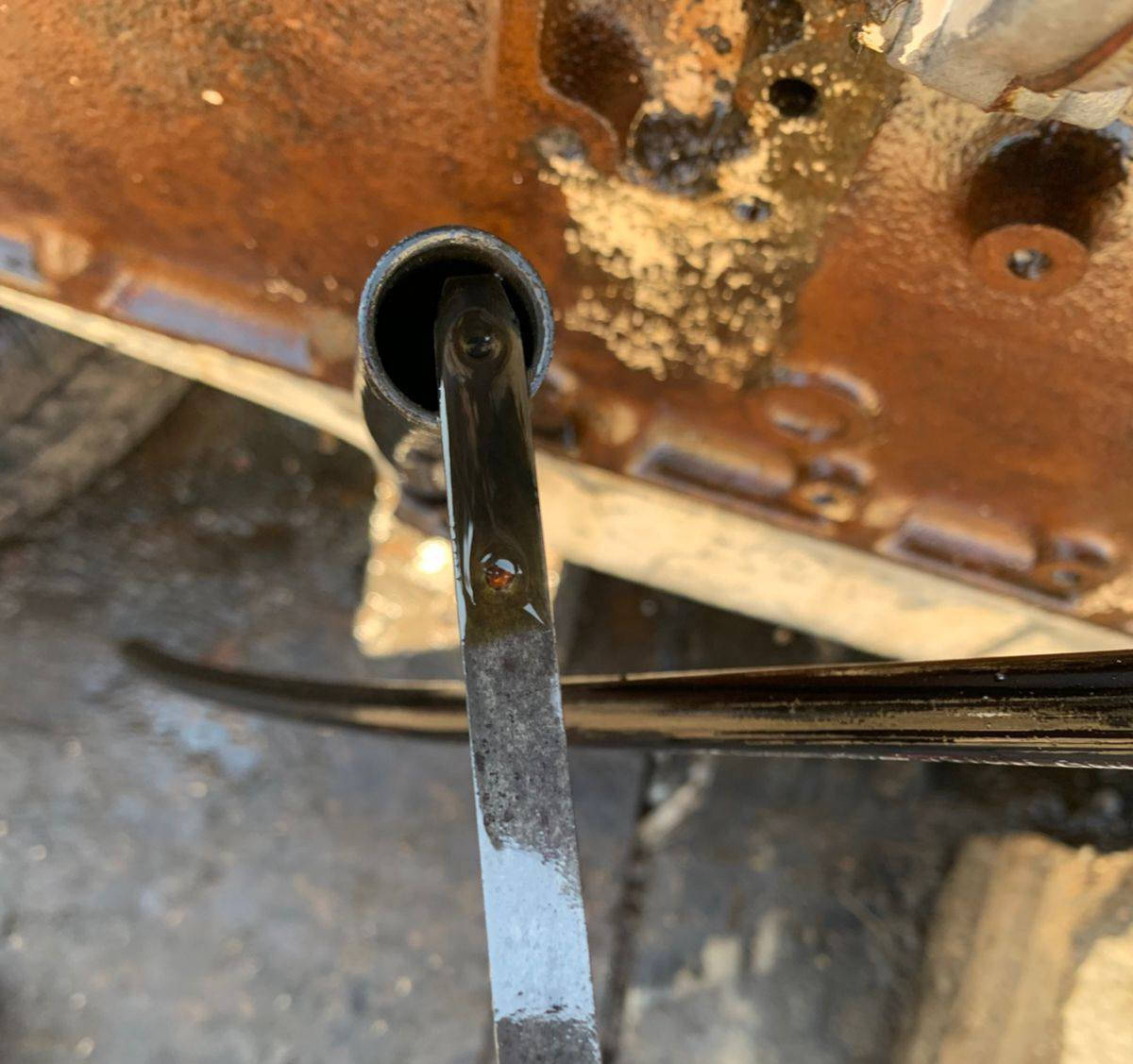 محرك سكانيه حجم ميه وعشره سايس عشره مال مولده جديده بدون صرف ولا بخار المكان المحموديه السعر ١٥ ورقه وبيها مجال الهاتف ***********/***********
