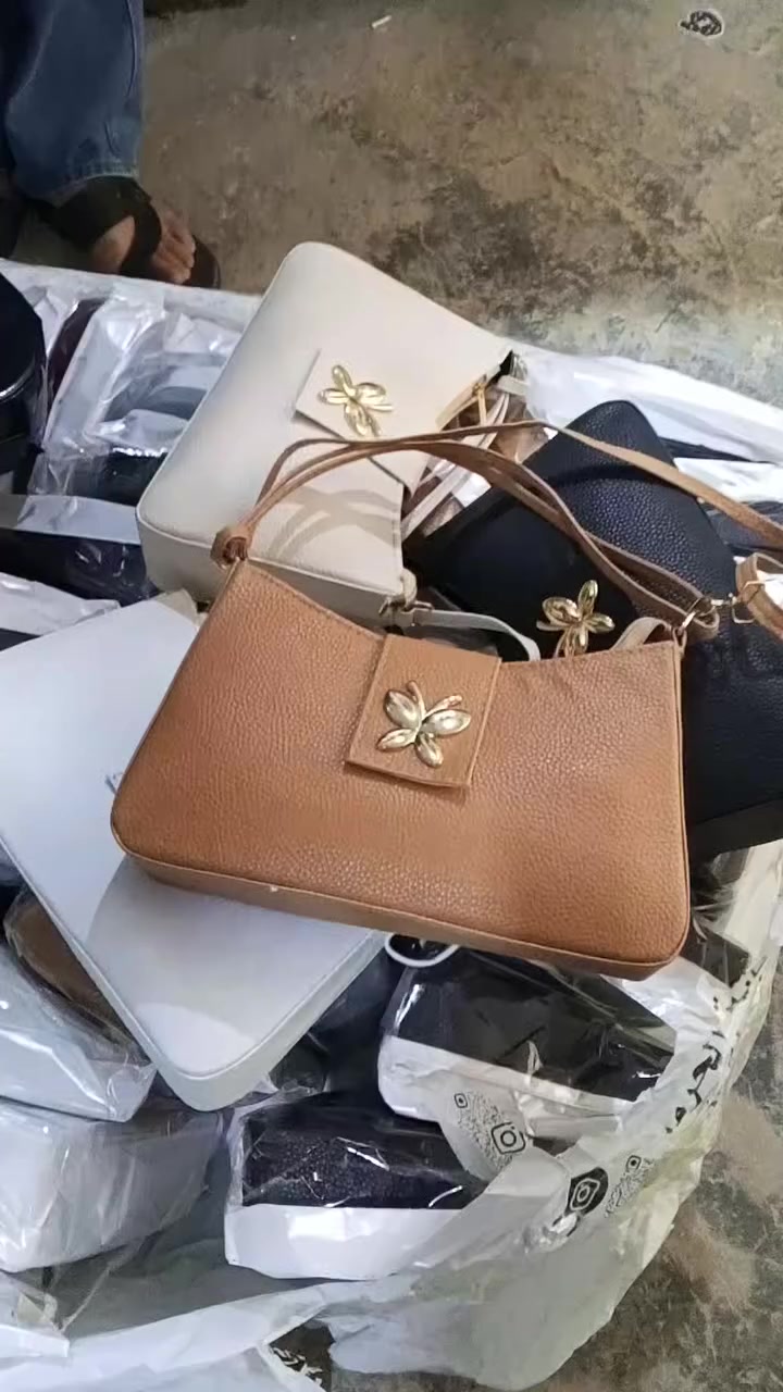 #السعر3500
العنوان قضاء الفجرشارع الحولي مفابيل مجمع التركي


**إذا كنت صاحب هذا الإعلان وتريد حذفه لأي سبب، رجاءا أرسل رسالة إلى الدعم الفني**