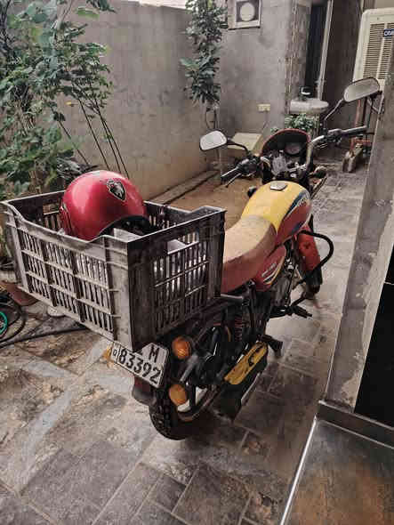 دراجه بوكسر موديل ٢١ رقم بغداد دولي وسنويه جديده دراجه جاهزه من كلشي مال بيت مابيه اي نقص تخم تاير جدد السعر مليون و٦٠٠
رقم هاتف /***********
