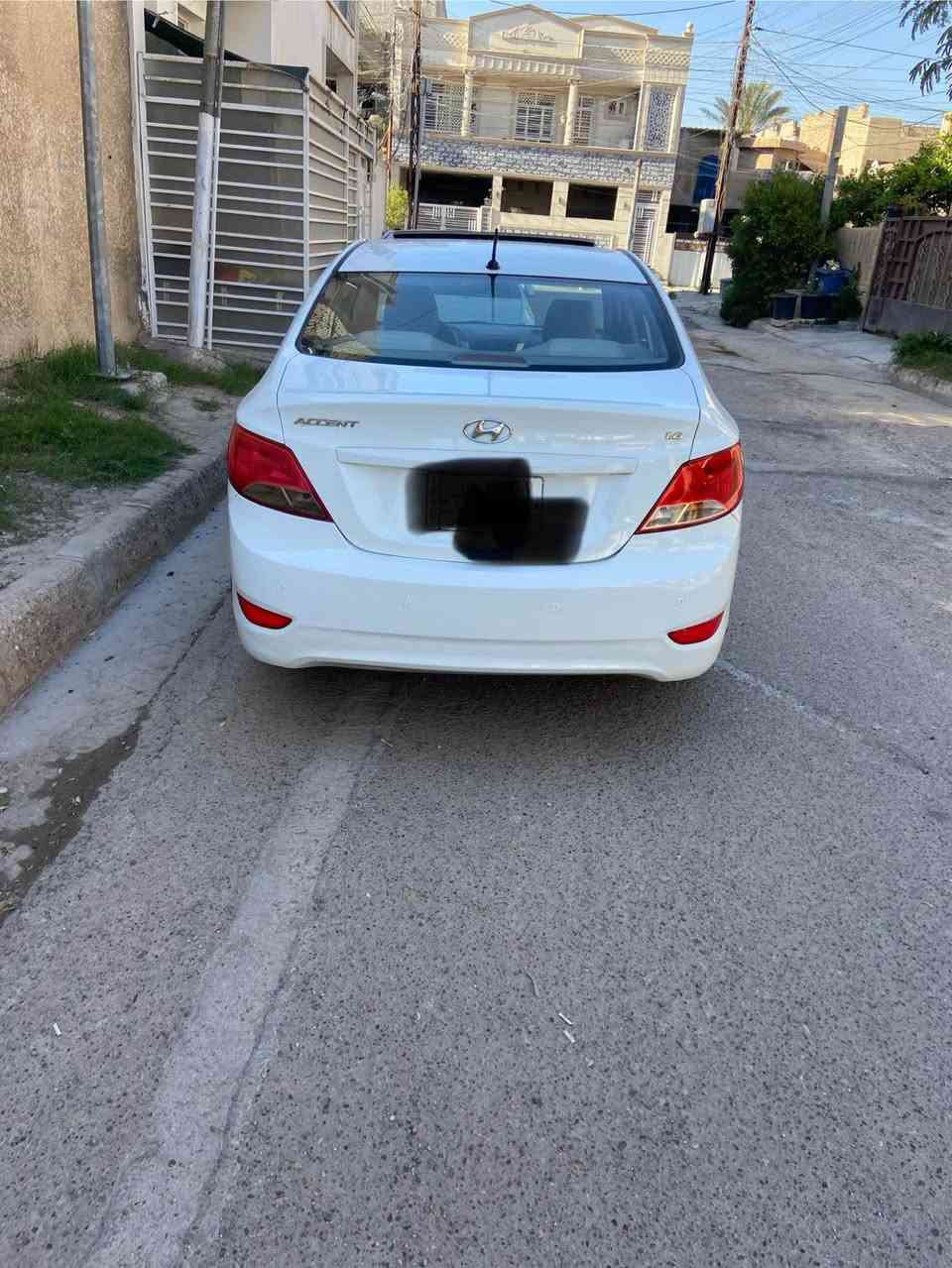 السلام عليكم للبيع هونداي اكسنت خليجية فول مواصفات موديل ٢٠١٦ مكينة ١٦٠٠ فتحة واشاير بلمري كامرة كلش حلوة السيارة ونظيفة رقم بغداد 
مكان سيارة بياع سونار واضح منشور 
السعر ١٠٥ 
***********
*********** بغداد, العراق
