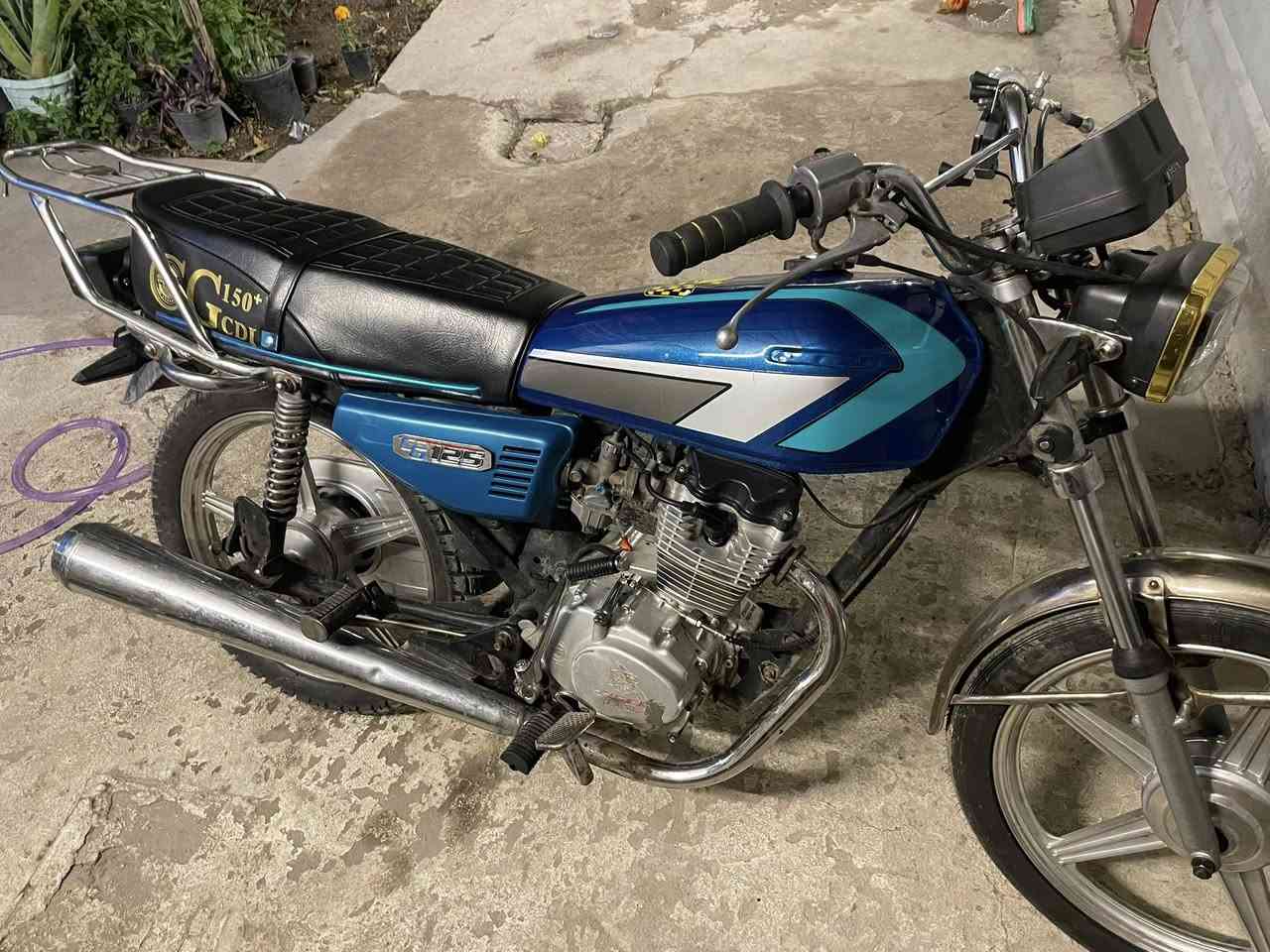 السلام عليكم دراجه ايراني للبيع اربعه كير تايكر موديل 2021الدراجه معمرةجديد مكينه خير من الله وكير خير من الله والدراجه كلش نضيفه مكاني بغداد السيديه السعر550وبيهه مجال الرقم ***********
