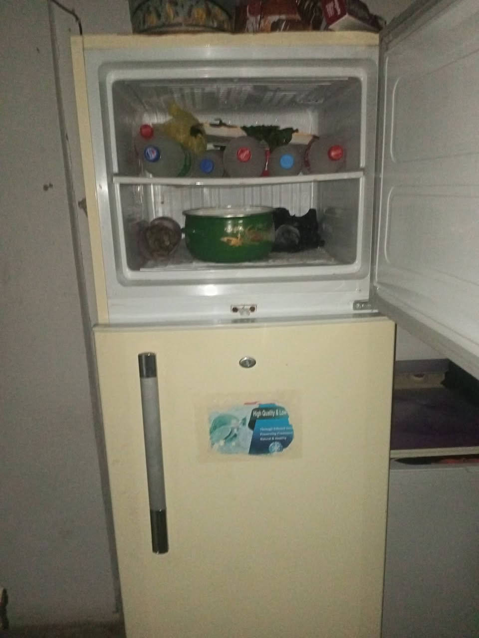 للبيع شرط نضافه 100/90 عنوان موصل جانب الأيمن شارع فاروق القديم سعر ثنينهم قفل بدون معامله 250🔒 تواصل عل خاص واتساب ***********
