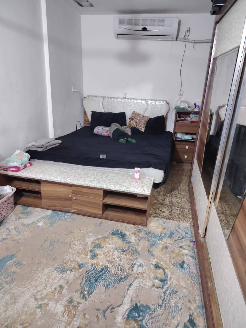 غرفه تركيه 9قطع ضخمه وقويه بيه اضرار بسيطه السعر ٣٠٠ هي ودوشك للاستفسار *********** البياع حي التراث
