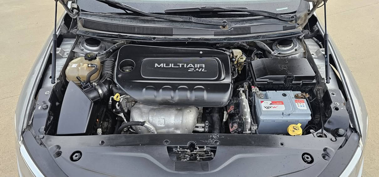 کلایزەر C200 مۆدیل 2016 
مواسەفاتی شاشە گچکەو بەسمەو گێر ماوسە 9 گێڕە. 
کلین داخیل بوە لێرە چاملغی لای سەیاقی بۆتە بۆیاغ بێ لێدان بێ شانسی بێ بەتانە بێ ئارباگ 
مەکینە 4 پستنە حەجمی 24
گێرو مەکینە بەشەرت
بەناو خۆمە بەناو کردن غەرامە بەشەرت
ڕەقەم و سەنەوی و ژینگەی نوێیە
سەنەوی تا 7-12-2027 تازەیە
لە هەولێرم. سعری 105$ وەرەقەو مەجال
واتساب + ڤایبەر*********** أربيل, العراق
