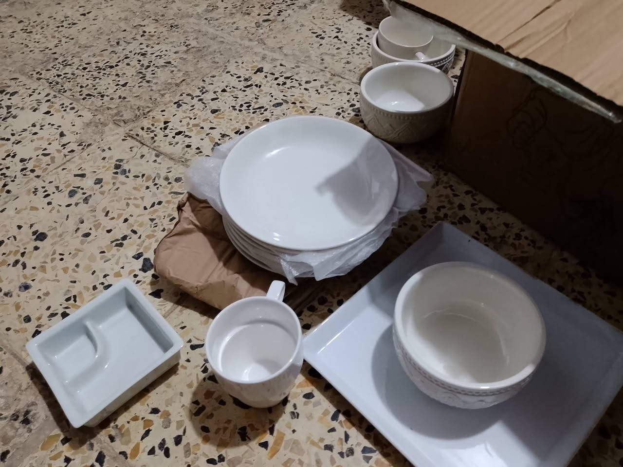 السلام عليكم برده جديده للبيع كواب وكوس وصحونه وطفايه وصينيه للبيع ***********
