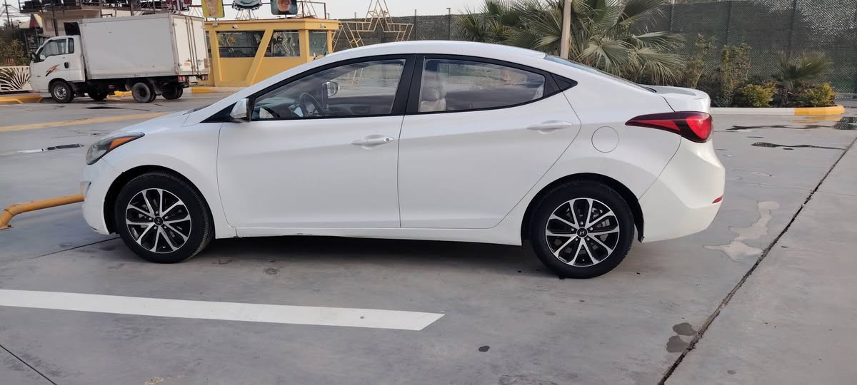 السلام عليكم النترا 2016 خليجي محرك 1800دوش رقم بغداد
تبديل جاملغ أمامي الأيمن بدون دواخل وبدون صبغ تبديل بلادي نفس اللون محرك كير مكفول بلادي 
تخم تاير جديد صدر امام خلفي  جديد تبريد تدفه كلها تمام 
السعر ١١٧ ورقه بيها مجال
***********
