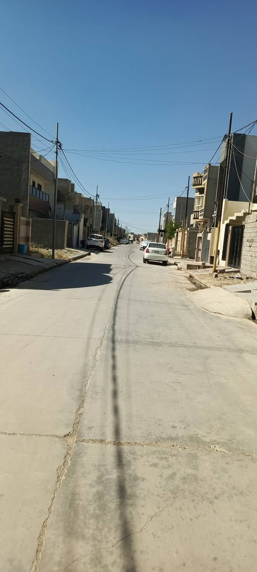 عروض مكتب اساور للعقارات 
أرض للبيع في حي الكندي الثانيه قبل جامع مقبل
سند طابو الزهور
شرط التحويل
300 متر واجهه 12
ممكن بيع نصف العقار 
شروق
موقع مميز جدا
المكاتبه مع الشرعي
شارع تبليط 12 متر
لمعرفه السعر اكتب تم ليصلك على الخاص
للاستفسار زياره المكتب سايدين البحرين مقابل مطعم احمد الحاج صلاح
***********
***********
