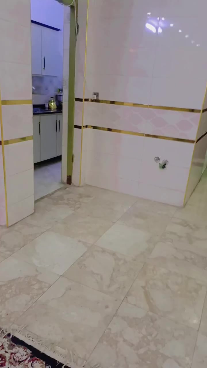 ***********
السلام عليكم   اقره التفاصيل وشوف الصور واتصل وتدلل 

دار للبيع مساحه126متر واجهه اربعه متر وثمانين سانتيم  والنزال 26متر   البناء حديث 2022شهر الثامن البيت قاط واحد كامل مفول 

زراعي منطقة حي رقيه مجاور حي الصحفيين البلديات نهاية شارع افران عسل
الفرع عرظه 12متر  قرب   مدارس بنات وبنين متوسطه وابتدائيه  يبعد 150متر  

ماء كهرباء مجاري البيت مؤسس بوري غاز مطبخ حار وبارد حمامات عدد 2 خارجي وداخلي غرفه نوم واحده صاله كبيره جدا
وخدمات
 الواقع احلا من الصور 

البناء رفت ارتفاعه  خسمين  عالي عن الشارع
للاستفسار الاتصال بالرقم المثبت على

 ***********
