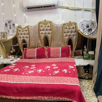 غرفة نوم • نفرين • قابلة تفاوض
