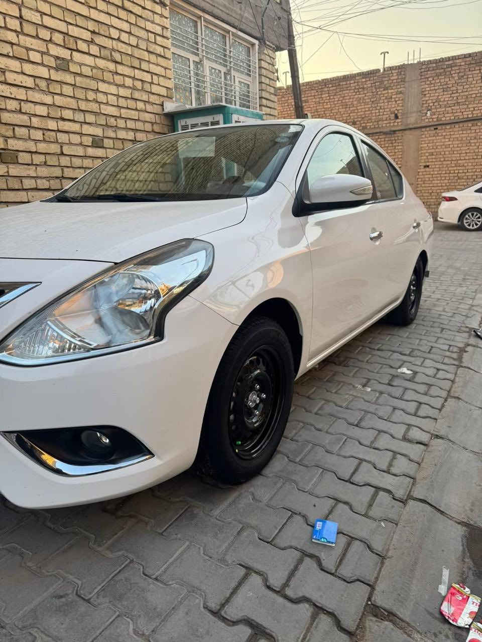 سني موديل ٢٣ رقم اربيل السياره سنويه بسمي مكفوله من الصبغ والبارد اربع جام كهرباء شاشه كامره مدوشمه ارضيه وكشنات تخم تاير كير مكينه مكفولات كلشي ما تصرف عليه السعر ١١٧ وبي مجال مكان السياره بغداد الشعله الاتصال ***********
