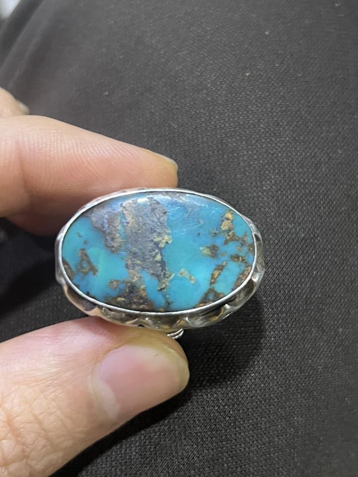 بس الفضه تسواله 200ومحبس ماعرفله اني وريد ابيعه شراي يتصل***********
