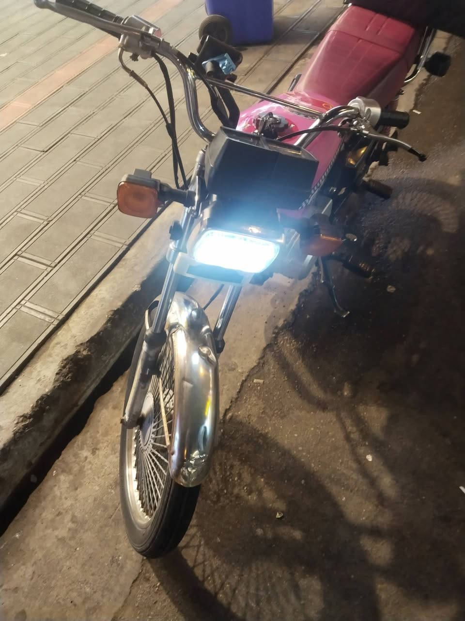 ايراني تايكر 2019 للبيع 

دراجه بس تبدل كلجات هيه سريع بس تبدل كلجات صير اسرع 
دراجه مكينه بيها ناعمه بشكللل صوتها حته من تمشي متسمعه شرط 
نوتقص دراجه 
تبدل ويل خلفي لئن ياكل بل. دسكات و ترتب كشن اما مكينه محيتاج الها شي بس كلجات تبدلهن سعرهن 35 

سعر دراجه 400 وبيها مجال 
شرط دراجه اوراق 5 سكنر 
*********** رايد بيعها لو بل عيد لو وره عيد بسبوع
