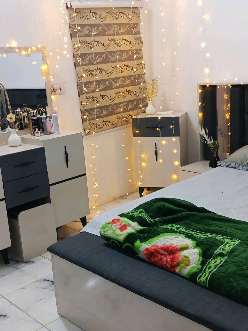 سلام عليكم بيت بل جزيره الفيروزيه الجسر لأول مقابل مدرسة التفاني طابقين المساحة ١٥٠متر طارمه حمام خارجي استقبال مطبخ صاله غرفه حمام داخلي فوك غرفتين وصاله وحمام وسطح