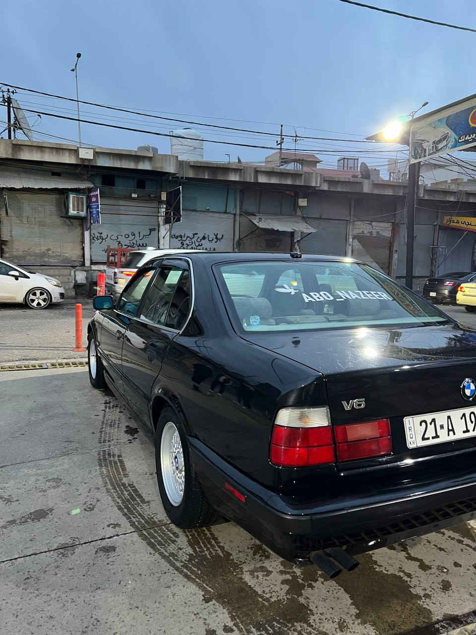 السلام عليكم:
BMW 525i.  V6
موديل 1993
سنوية جديد محرك كبس بشرط 
سيارة كفالة عامة من محرك وكير اوتامتيك وكلشي 
تبريد ثلج منضومة كاملة 
سيارة بدون دعمة صبغ جمالية فقط.
مكينه((6 سلندر مسكر جتال)) نشاط جدا قوي.
رقم سليمانية جديد سنوية لحد الـ 2030 تريد تحويل وكالة تريد فراغة. 
بيهم مجال للطيبين الجادين.
تواصل ع رقم *********** السليمانية, العراق
