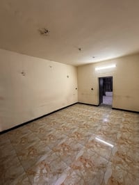 #للايجار____في____السيدية 50 متر غرفتين صالة مطبخ خدمات  مقابيل العقار...