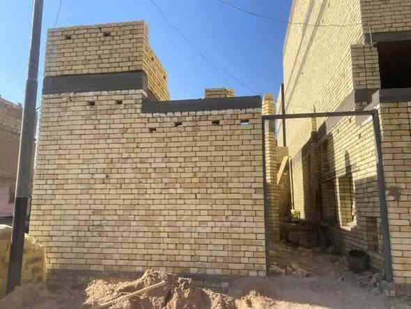 هاذي أحد عمالي من البناء في الكوت مع اخوكم أبو حسين الخلفه للبناء ***********
