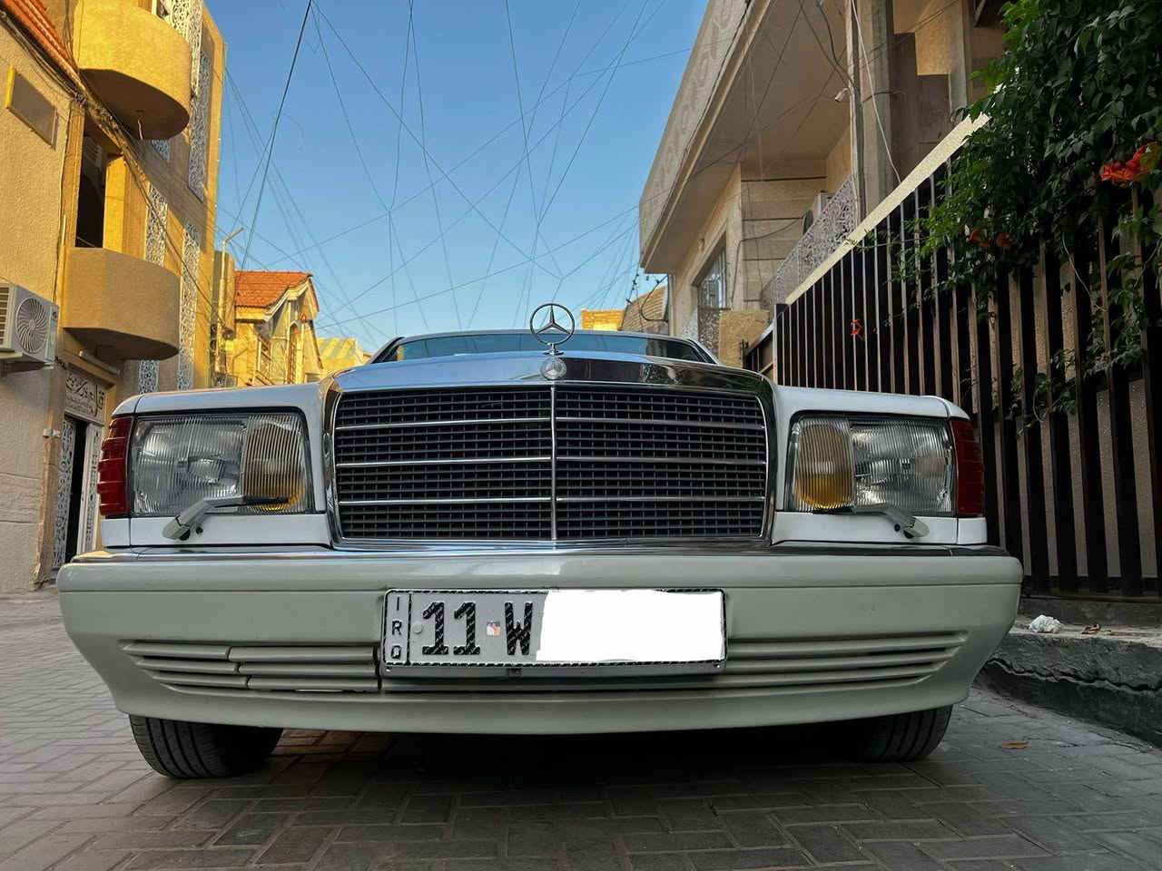 مارسدس جامبو 300se
باب قصير مكفوله كفاله عامه عدى الصبغ للجماليه موديل1989
جديده بمعنى الكلمه رقم انكليزي جديد ،هزه وسنويه جديده 
كير ومحرك بلاد
صدر امامي خلفي جديد
تشغيل عن بعد 
اشاير بالمري 
برده خلفيه بلاديه
تخم تاير جديد مع السبير
العنوان:بغداد الشالجيه 
للأستفسار الاتصال على الرقم
***********
***********
