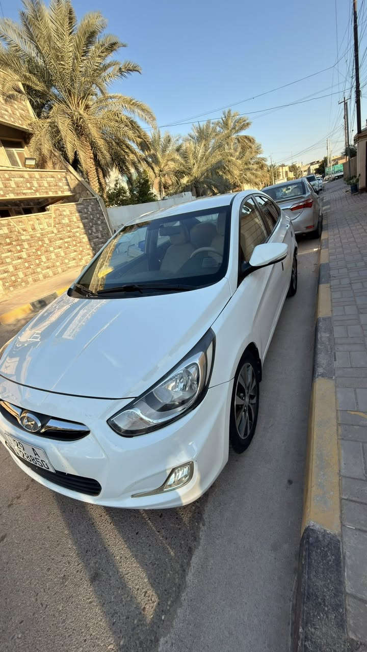 هونداي اكسنت موديل 2015
مشاية 55 الف 
نضيفة
 ب اسمي سيارة تحويل ثاني يوم 
رقم واسط خصوصي
تفاصيل اكثر 
***********
تفاصيل اكثر سونار موجود
