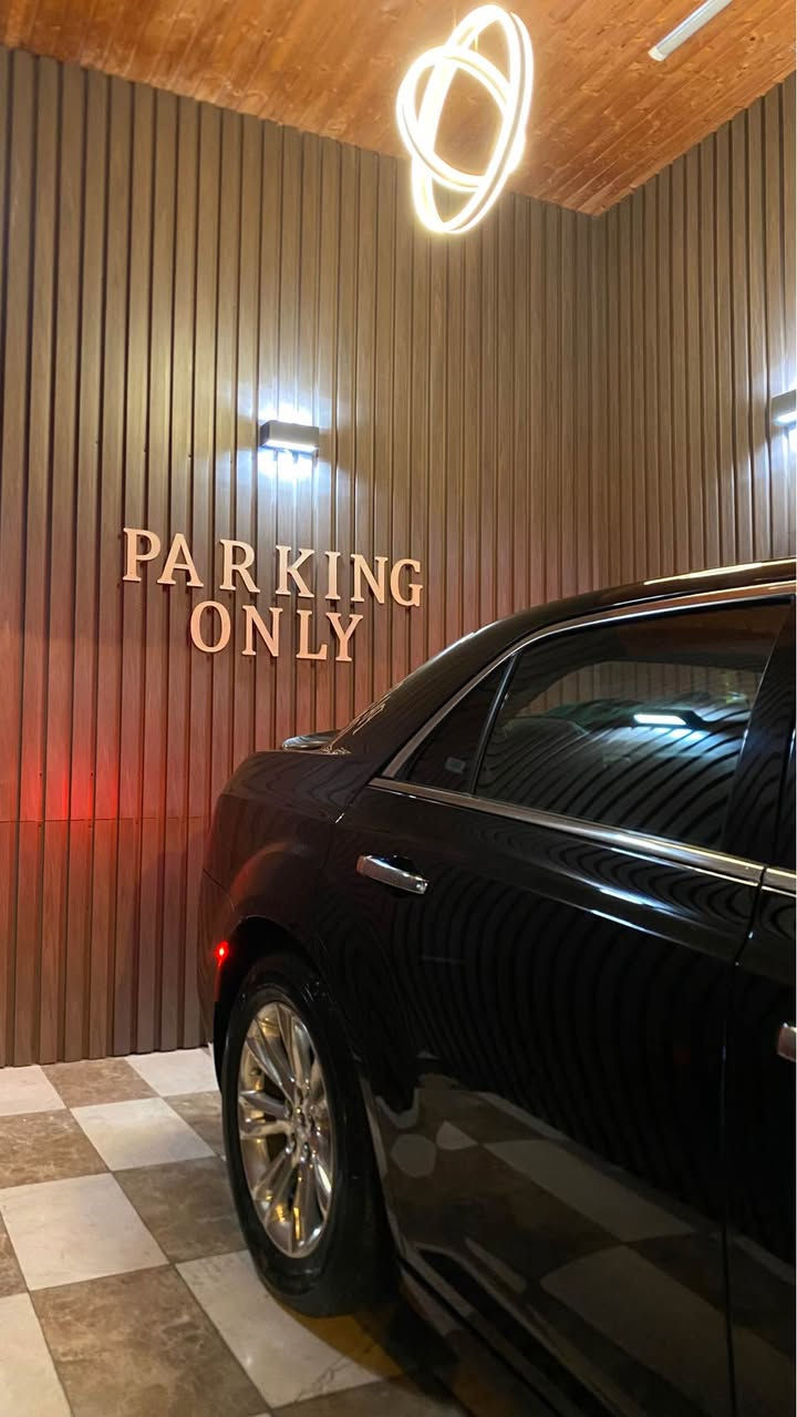 السلام عليكم 
للبيع اوباما
مديل 2020 اصل
***********
السيارة فقط بنيد صبغ الباقي كفاله عامه 
مواصفات سي لمتدد فول 1/1 
بانوراما 
كشنات تدفى تبريد امامي
خلفيّ تدفى 
كشنات خزن ميموري
استيرن كهربائي
شاشة كار بلاي
ومواصفات الc معروفه 
رقم بصرة الجديد بسمي 
ماشي 99 الف 
حداده امامي خلفي جديده 
وتخم تاير جديد 
السيارة جديده جدا 
*********** البصرة, العراق
