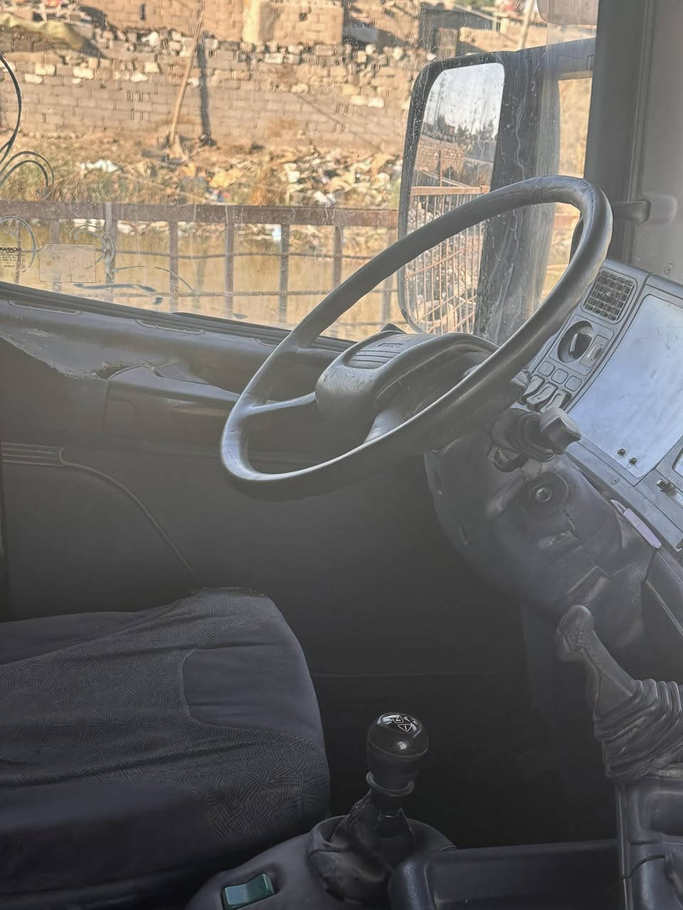 ٢٠٠٤ كرين ٧ طن شاصي ٧ متر رقم شمالي بيهه ضربه خفيفه باب السايق فقط والباقي كفاله العنوان بصره زبير سعر ٣ وبيهه مجال رقم الهاتف ***********
