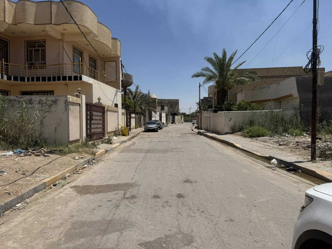 قطعة طابو صرف في شارع 20 
بجانب بنت ( سعد سهول ) 
خلف مجمع ( بولو ) 
مساحة 250 م 
خدمات - ماء - كهرباء 
تحويل ( مباشر ) 
موقع ( مميز جداً للسكن ) 

للاستفسار مراجعة مكتب ( غيدان ) للعقار  
واسط - الزبيدية - مقابيل حي ( الصناعي )  
***********  
*********** محمد سيد غازي
