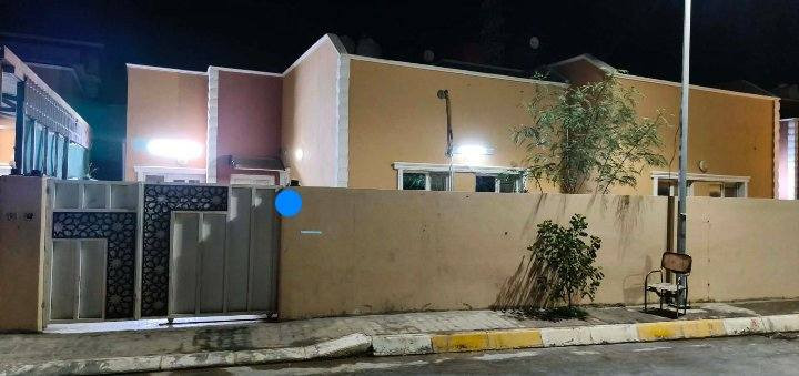 السلام عليكم بيت للبيع في مجمع الزهراء السكني طابو صرف المساحه ٢٠٠ م رايدينه ٦٠ مليون وبيه مجال ومطلوب للمصرف العقاري ٧٩ مليون تسديد كل شهر ٤٢٠ للاستفسار الاتصال على الرقم ***********
