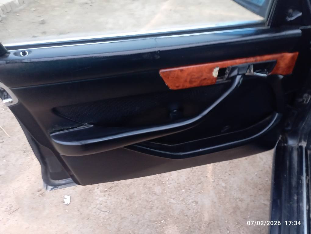 السلام عليكم مارسيدس جامبو لبيع م 85محور ففتي 3000قواعددبلات سليمه تحويل مباشر السياره جاهزه تبريد شغال سلايت شغال جام كهربائيّ السعر 48وبيها مجال قليل العنوان بابل القاسم م ***********
