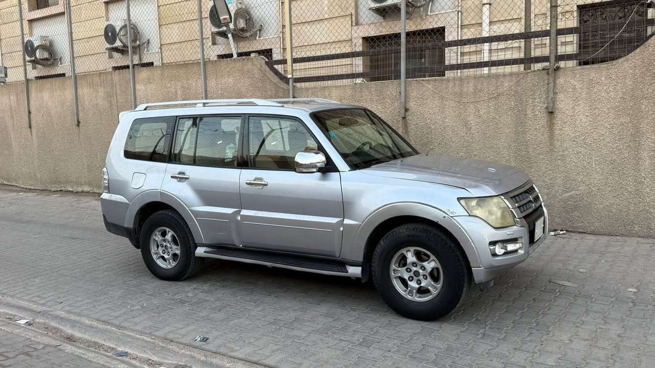 السلام عليكم
باجيرو 2008 محدث 2015 
مكفولة ((بدون صبغ)
بيها بارد بالجاملغ وطخة بسيطة بالخلف موضحة بالصور
حبتور فول مواصفات 
فتحة سقف
اضائة ترحيب
مري شفط
كشنات جلد+كهرباء 
تدفئة كشنات
منظومة زينون
شاشة
مروحة اضافية للتبريد
كير مكينة اكسل كفالة
السعر 110 وبيها مجال بسيط
***********
