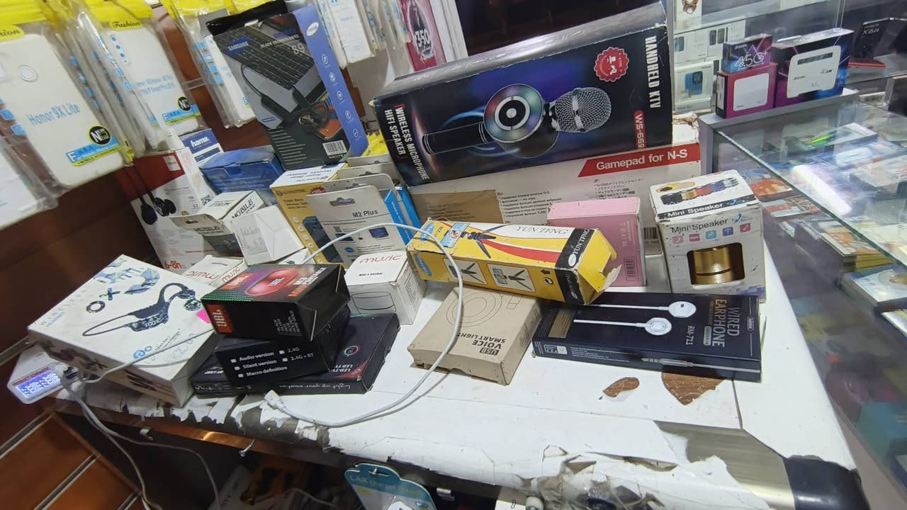 تصفية محل موبايلات للبيع كامل الملحقات غراض صيانه +ميوزه +بوردات خشب +بنصف السعر عنوان موصل جديده 
*********** وتساب
