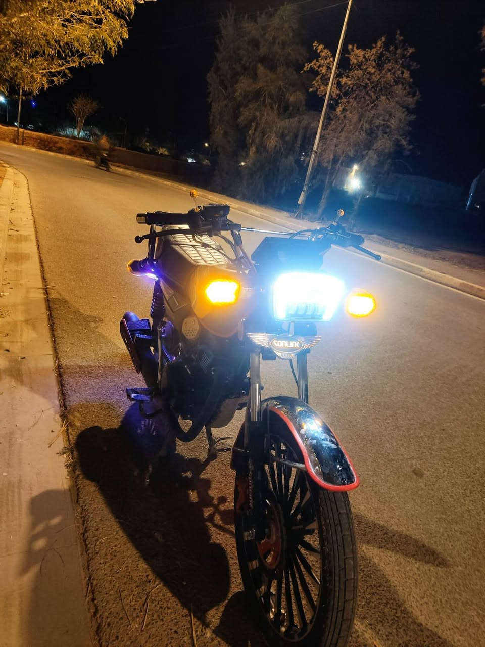 السلام عليكم ورحمه الله وبركاته
سونك للبيع موديل 25 محرك ضاغطة وزنجيل بعده وضع الشركه شرط شاصي يقرأ 25 
سعره 950 وبي مجال 
الرقم ***********
