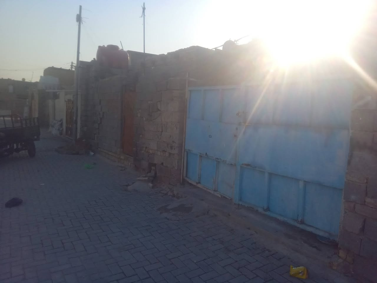 بيت بقطاع صفر مساحة 200 متر   واجهيه 12 متر
يصلح يصير بيتين  بي 2غرف نوم وستقبال وهول. ومطبخ    قطاع صفر شارع بيت حجي زياره نهايه الشارع قرب صبات  السعر 70 وبي مجال  ومع قطعه ارض مساحه 90 متر 
الاستفسار ***********
