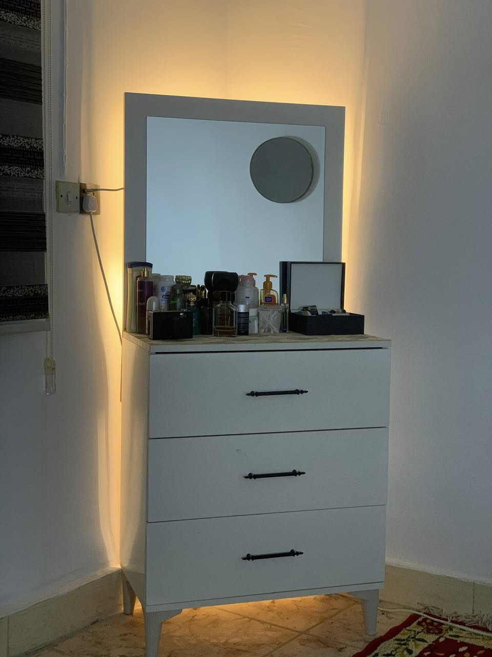 غرفة نوم تركية للبيع — استعمال خفيف جداً 👌
نظيفة شبه جديدة، بدون أي مشاكل أو كسر 👍  

🛏️ تتكون من:  
سرير + كنتور 6 ابواب+ ميز تواليت + كوموديات

💰 السعر مناسب جداً وقابل للتفاوض  
📍 الموقع: (سامراء)  
📞 للحجز والاستفسار: (***********)
