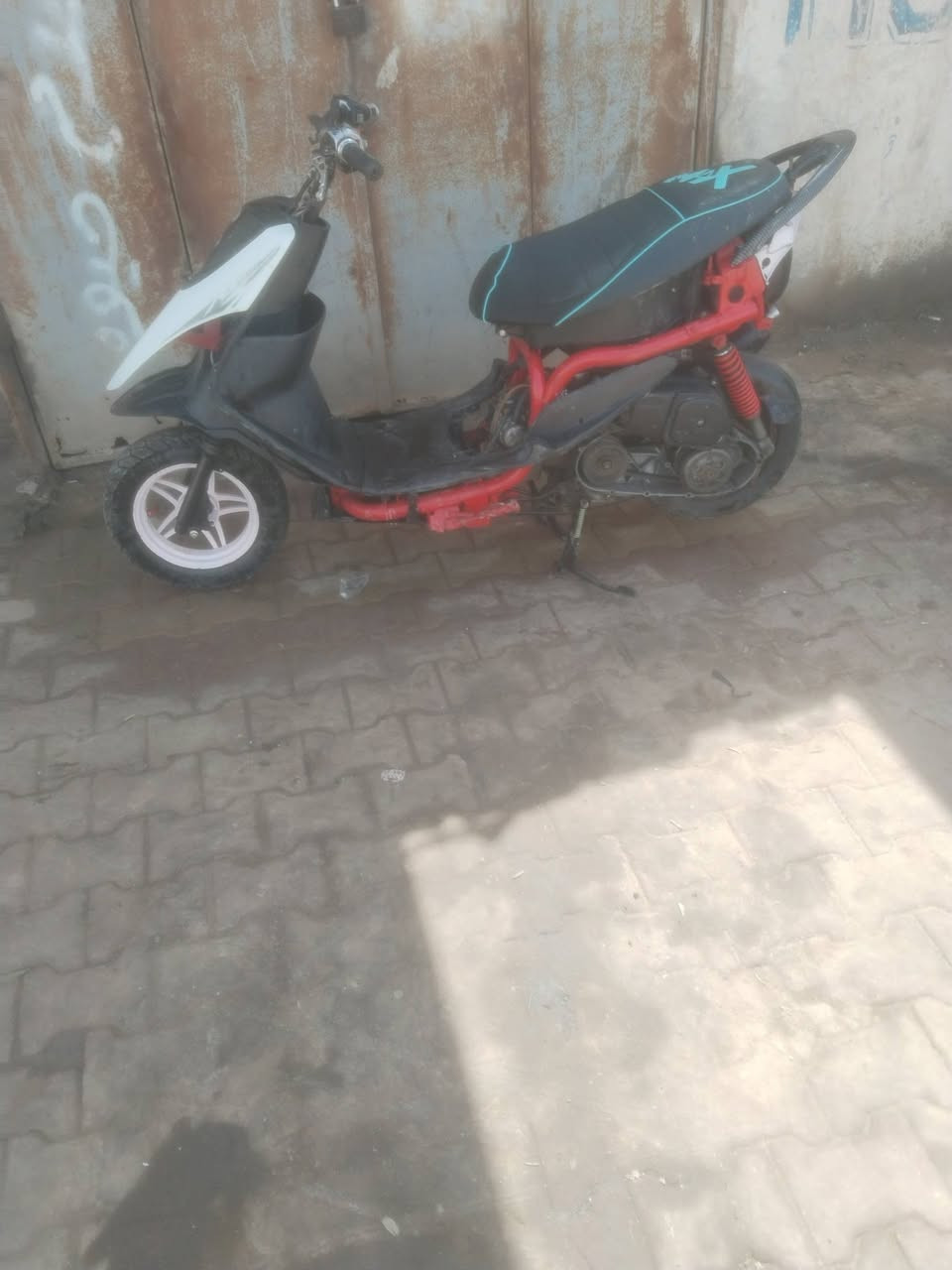 سلام عليكم دراجه للبيع عراض
كله بلدي تجي وشوف مكينه شلعه ومعدل55
نكره سلف  درجه حلوه متعوب عليه
شراي ***********
