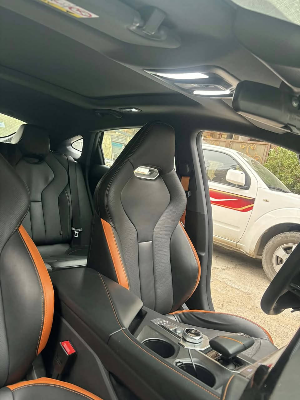 بسم الله الرحمن الرحيم
اللهم صل على سيدنا محمد وال محمد 
السلام عليكم ..
شانجان يوني ڤي موديل 2025 فئة السبورت محرك 2000 توربو 
8 گير AT
بانوراما 
جناح كهربائي 
كزوز رياضي  و 4 فتحات صالنصه 
تحديد مسار وتحذير مغادرة الخروج عن المسار 
رادار امامي وحساسات اماميه وخلفيه 
بريك تلقائي مانع تصادم 
كاميرات 540 درجه 
داش كام تسجيل تلقائي
قياده شبه ذاتيه 
نظام صوتي سوني 10 سماعات + دمام خلفي 
تحكم ستيرن 4 اتجاهات 
شفتات سرعه 
قطعتين تبريد امامي وخلفي 
كشنات رياضيه جلد مطعم لونين 
تجوه خلفيه
كشنات الاماميه تحكم كهرباء 
تبريد كشنات
ستيرن دبل D رياضي 
زجاج اوتو مع خاصية فتح واغلاق الجام من الريمونت 
مرايا جانبيه كهربائية قابله للطي كهربائياً
اضاءه محيطيه بعدة الوان 
وضعيات قياده متعدده ايكو +نورمال+ سبورت+ سمارت بالاضافه الى زر سوبر رايس وضع السباق 
دخول ذكي بصمه 
تشغيل بصمه
خاصية التشغيل عن بعد 
ابل كار بلي + اوتو كار بلي 
 شاشة معلومات/ترفيه + عدادات رقمية. شاشة لمس 12.3 بوصة وشاشة عدادات 10.25 بوصة. 
شحن لاسلكي 
وسائد هوائية متعددة (أمامية، جانبية، ستائر). 
ويل 18 رياضي + اطارات كونتينتال رياضيه 
إضاءة ليد أمامية وخلفية. 
مراقبة ضغط الإطارات (TPMS
نظام الثبات الالكتروني 
 ماشيه 19 الف  قابله للزياده بعدها ع وضعية الشركه والسياره حره رقم بغداد داخل الضمان سعرها ٢٦ مليون  ونص عجبك السعر وشراي راسل واتس اب ***********
