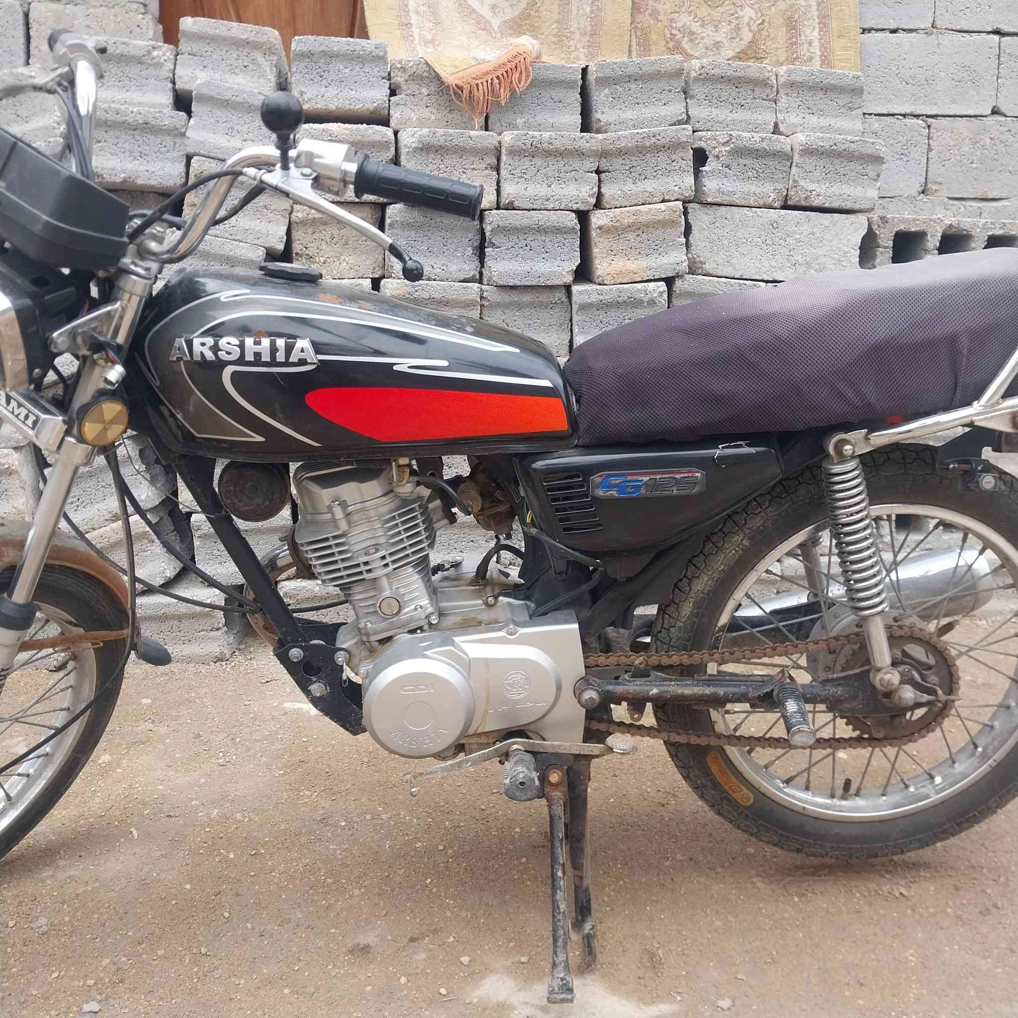 سلام عليكم دراجه اربع كير البيع اوراق اصولي
بيه نواقص قليلاة 
***********
400 السعر. بيها مجال حك الجيه
