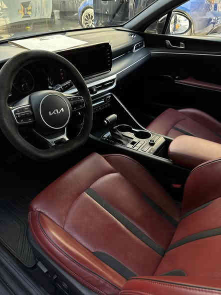 للبيع  
‏Kia k5 gt-line
 2023 
بدون تبديل ليبل واحد السيارة الضرر خلفي راجع بارد ومكحل بدون اي صبغ  وبدون ايرباك كلة سليم الرقم بغداد 
المواصفات:
1- بدون بانوراما 
2-بصمة ابواب وتشغيل عن بعد 
3-تحكم استيرن كامل 
4- كشن السايق كهرباء
5-كراسي جلد احمر
وختم شعار GTline
6-رادار امامي + خلفي
 (توقف خلفي ذاتي) 
7- شاشه كبيرة كار بلي( بلوتوث ، USB  AUX ) 
8- تو ويل
9- حجم المحرك 1600 توربو
10- رادار امامي + خلفي
11- لد نهاري
‏12 -انظمه قيادة
13-ويل كب ١٨
14- شاشه عرض اعطال بالدشبول
15- كروز سرعه ذكي  ( مثبت سرعه )
16- كشنات تدفئة 
17-سايد بريك كهربائي 
‏18- GPS الخرائط
19- نظام النقطه العمياء
20-  صندق كهرباء
21- قيادة ذاتية
22- شاحنة واير ليس
23- تحديد مسار 
25-- مخارج شحن أمامي و 2خلفي
26-- رادار جانبي + امامي + خلفي
27- تو ويل 
28- ماشية  22500 مايل 
للاتصال ***********
السيارة متواجدة بغداد 
السعر 217 وبي مجال 👍🏻
