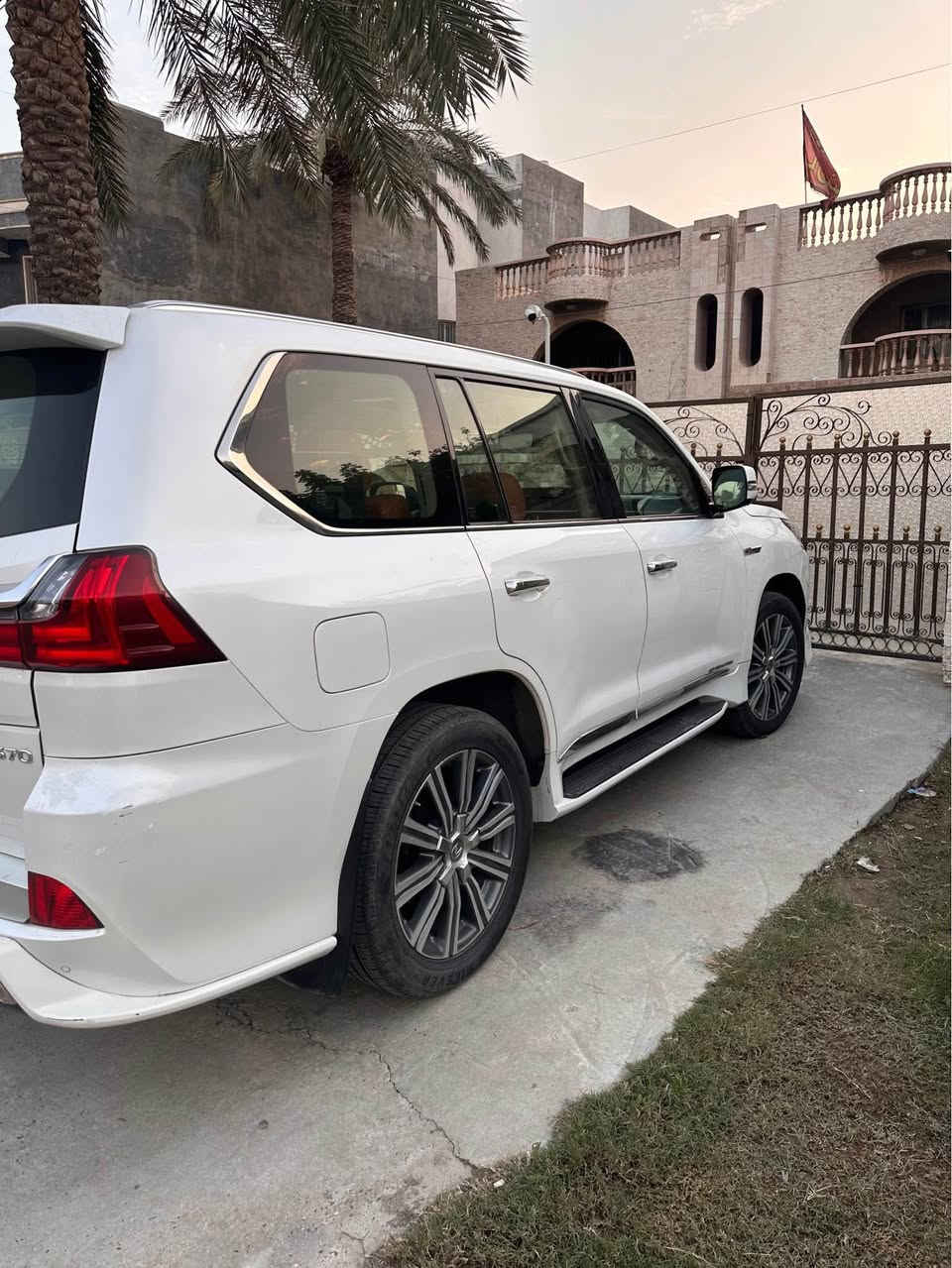 لكزاز للبيع 

سعر 58ألف فقط 
سلام عليكم لكزاز  للبيع و جوه السوك موديل 2017 بريم فول مواصفات  داخل مشمشي 
ماشيه 130 ألف 
جكات ✅
فتحةسقف ✅
شاشات خلفيه ✅
كامرات 360 ✅
نقاط عمياء ✅
كراسي اماميه خلفيه تبريد و تدفئة ✅
سياره فول مواصفات 
سياره صار ببهة طخة بالجاملغ الامامي و شويه من الباب جهة اليسار صبغ باب و جاملغ بدون ايرباك بدون شاصي عدا ذني سياره مكفوله من صبغ و مكفوله كير محرك  

تواصل *********** بغداد, العراق
