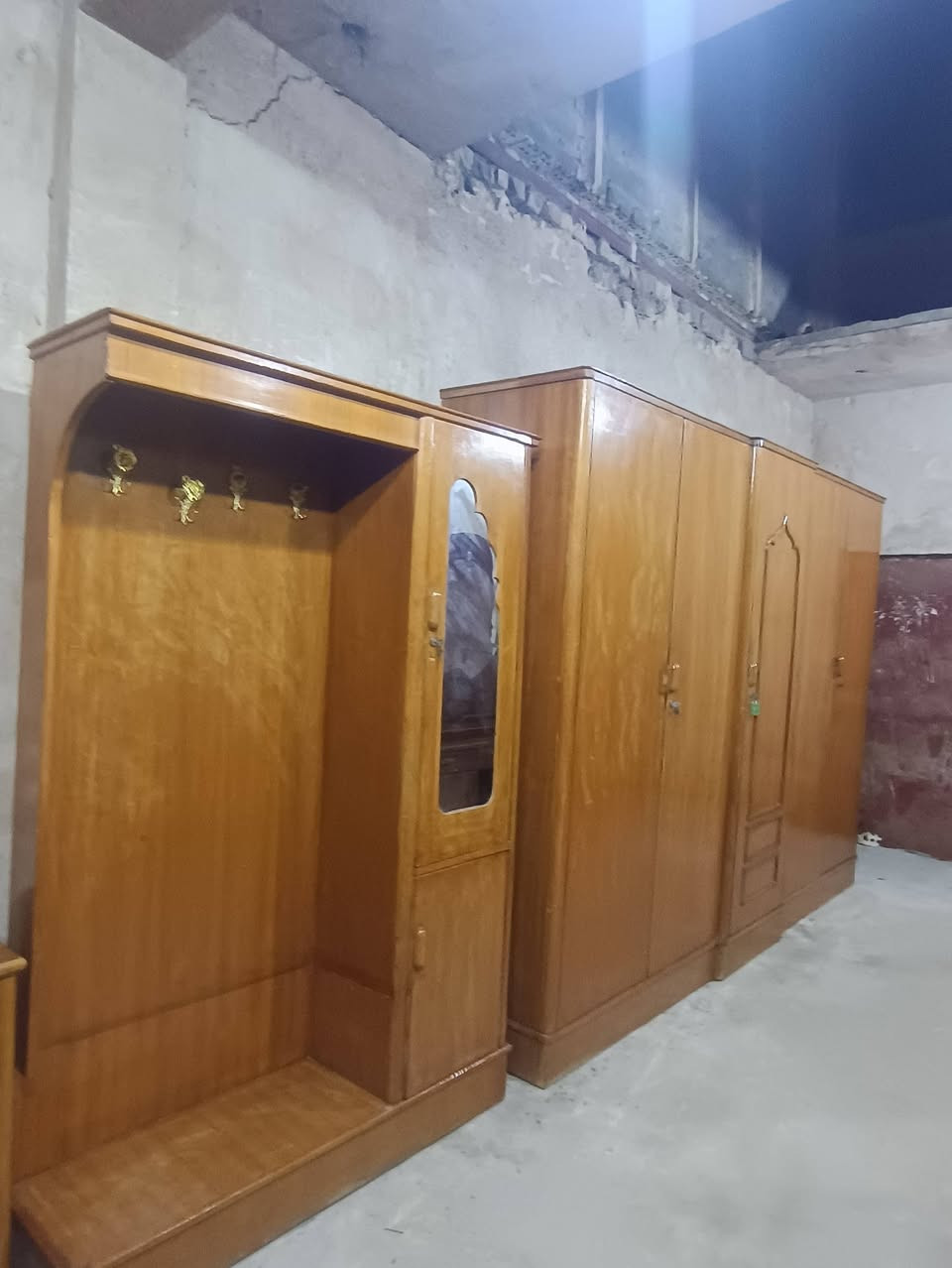 غرفه تسكام شغل ثقيل السعر 550مكانها حله شارع 80الشراي يتصل ***********
