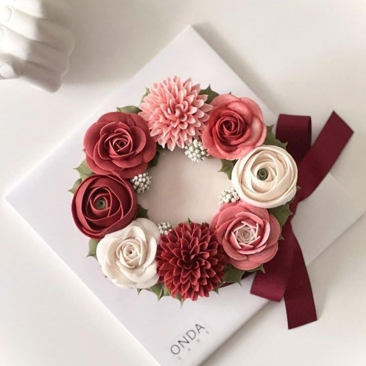 كيك مناسبات بأطباق جميلة 
***********
***********
