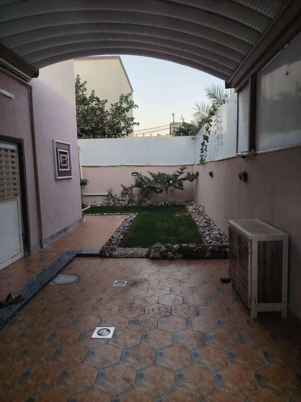 ✨ فرصة مميزة للبيع ✨
🏡 دار 250 متر – الأميرات الأولى / المرحلة الثانية

📍 الموقع: على السنتر – بلوك 13

💵 البيع: نقد

✨ مميزات العقار:
✅ موقع مميز وحيوي
✅ قريب من الخدمات والأسواق
✅ مناسب للسكن أو الاستثمار
✅ ضمن منطقة مرتبة وهادئة

📞 للاستفسار والمعاينة:
📲 ***********
📲 ***********

📍 مكتب فدك للعقار
