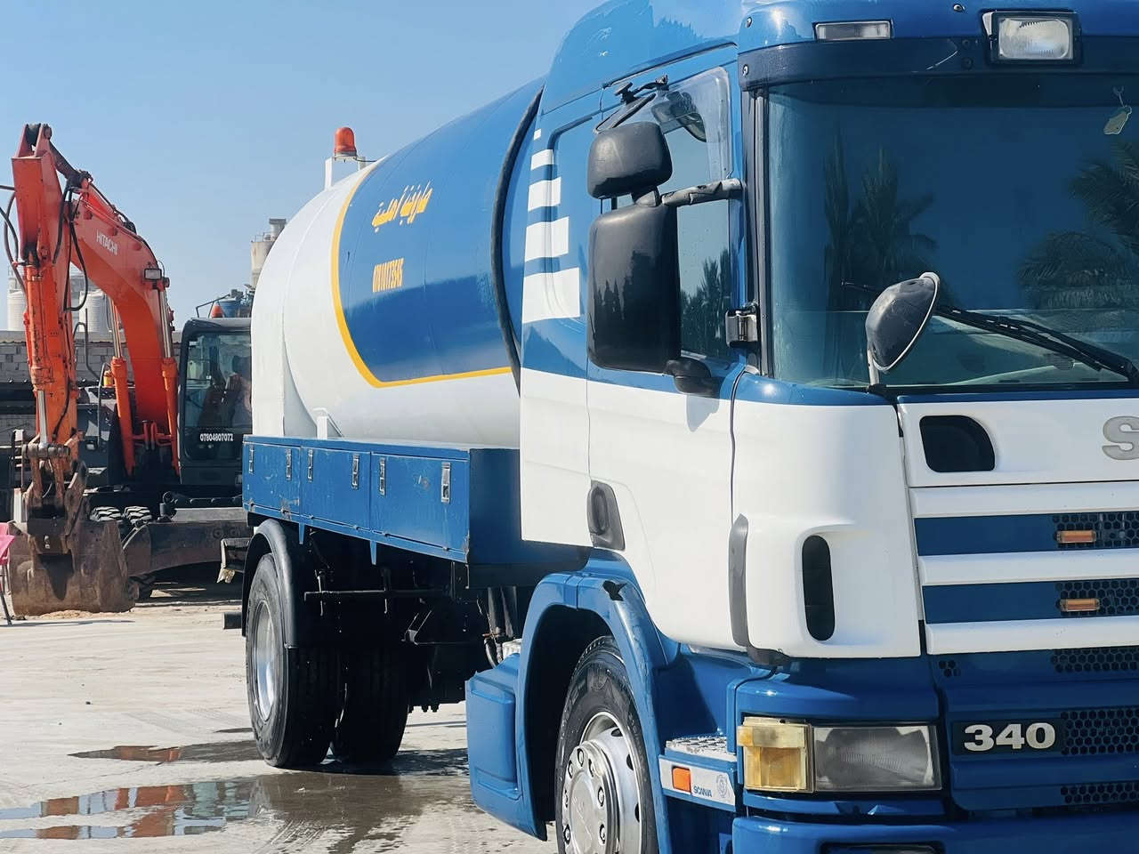 السلام عليكم
سكانيا 340بومه 2004 كهربائيه مكينه بم ونوزل سياره جاهزه وخير من الله كير كهربائي اوتماتيك وعادي 12 نمره 
(((صاروخيه )))
مضخه الماني جاهزه فول الفول 
صونده كبيره 3/4 طول 50 متر درجه اولا اضبط صونده 
صونده صغيره 30 مترر هم درجه اولا 
تفاصيل اكثر الاتصال ع الرقم ***********
