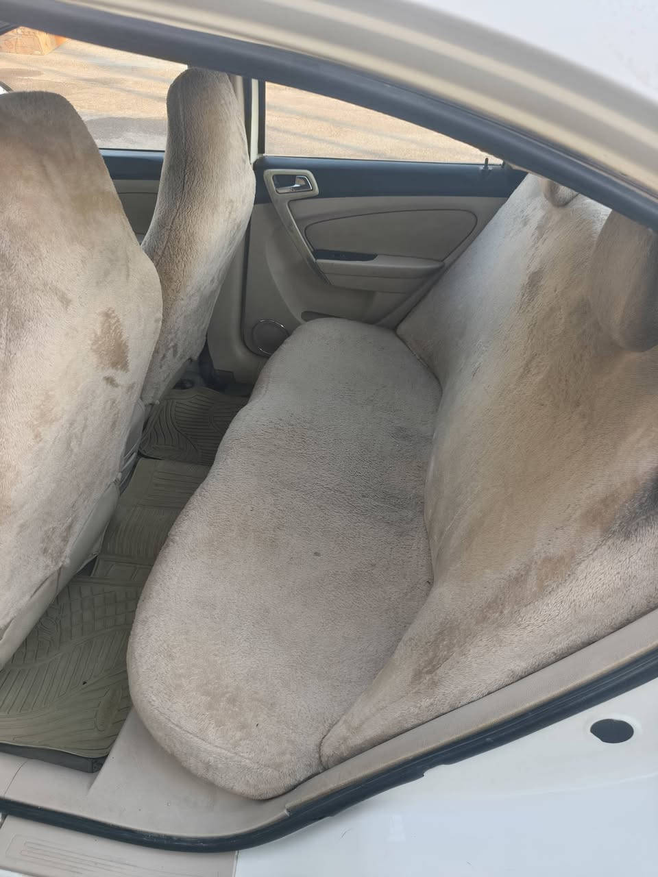 شيري a3 موديل ٢٠١٢ رقم نجف
تبريد تايرات حداديه ١٠٠/١٠٠
كير مكينه 
رايدها بسعر ٣٠ 
***********

