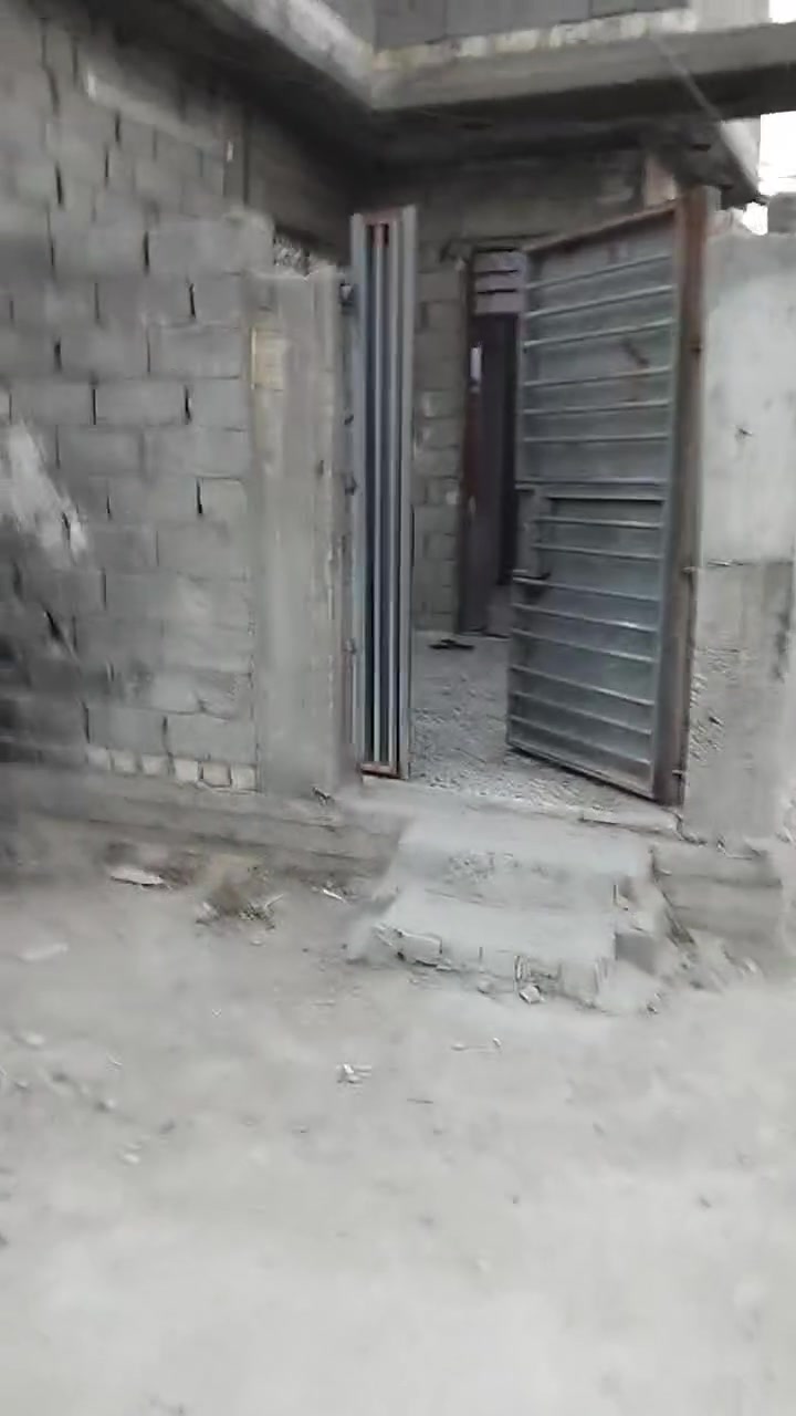 السلام عليكم بيت للبيع بالمعسكر قرب حسينيه ايمه البقيع أول فرع على اليمين رقم الهاتف ***********
